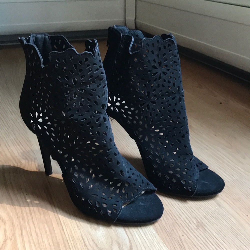 Heart in D Tall Black Heels